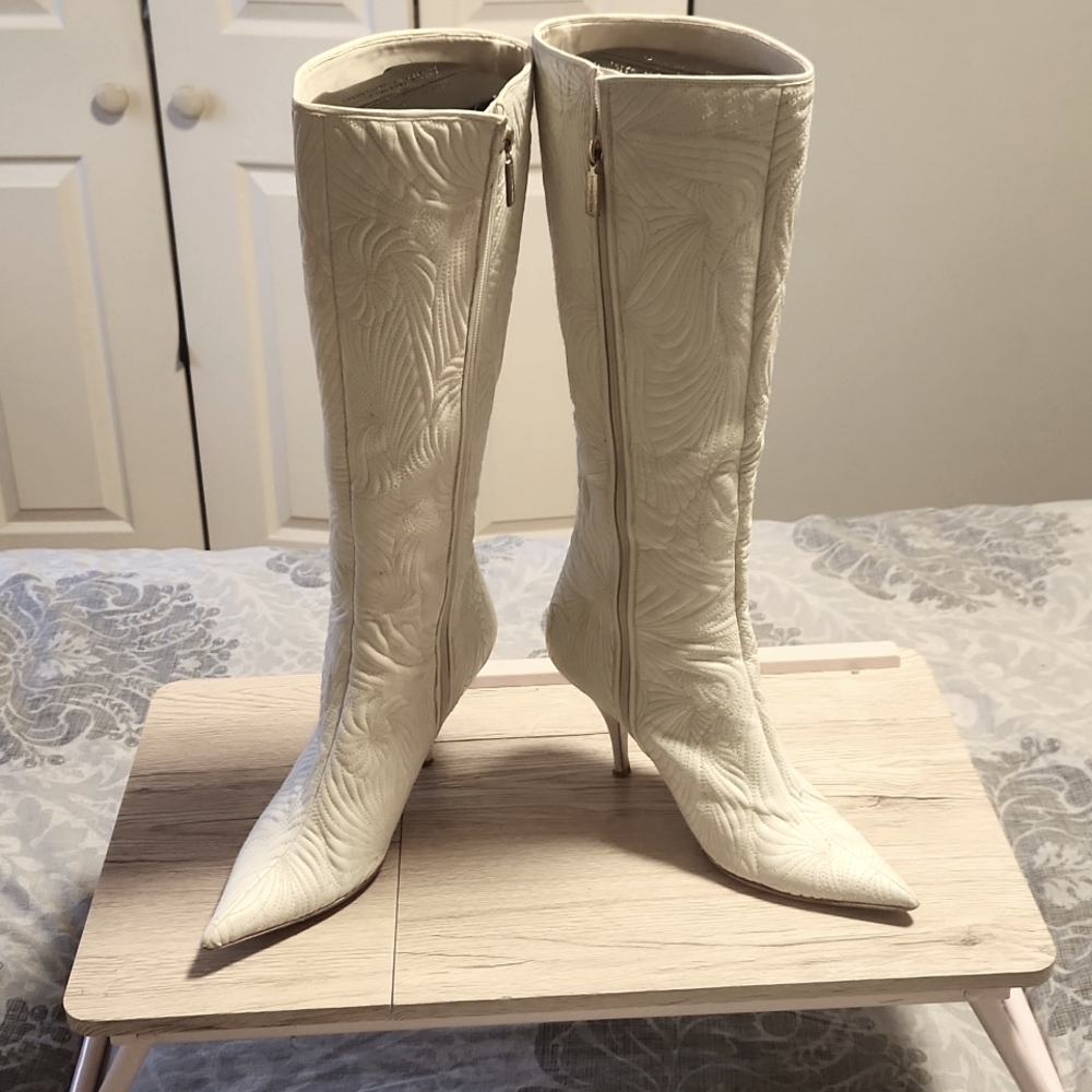 Stunning white boots size 39 (8.5 US)